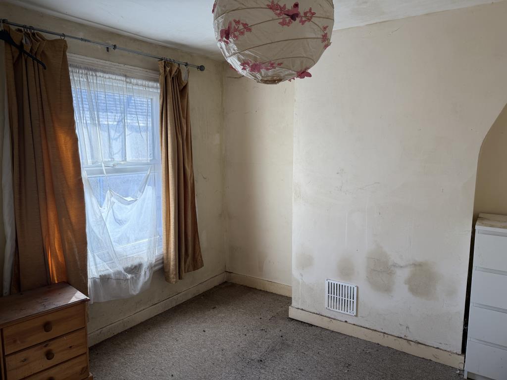Lot: 158 - TERRACE HOUSE FOR IMPROVEMENT - Bedroom One